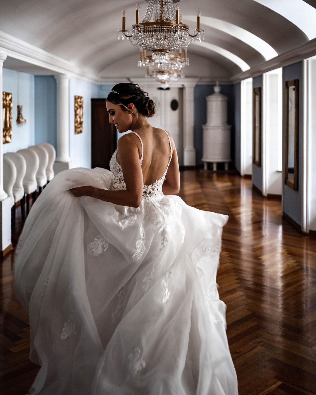 Spaghetti-Straps Sleeveless Beach Wedding Dress With Appliques