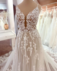 Spaghetti-Straps Sleeveless Wedding Dress Tulle With Appliques