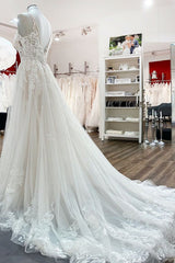 Spaghetti Straps V Neck Tulle Ivory Lace A-Line Wedding Dresses