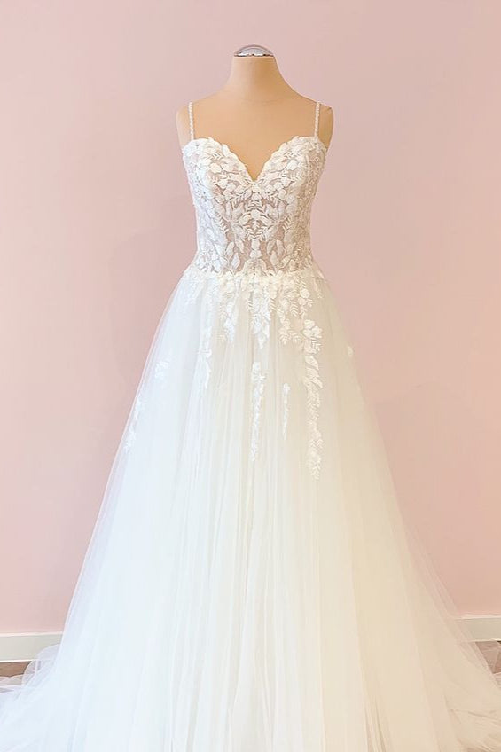 Spaghetti-Straps V-Neck Tulle Wedding Dress With Lace Appliques