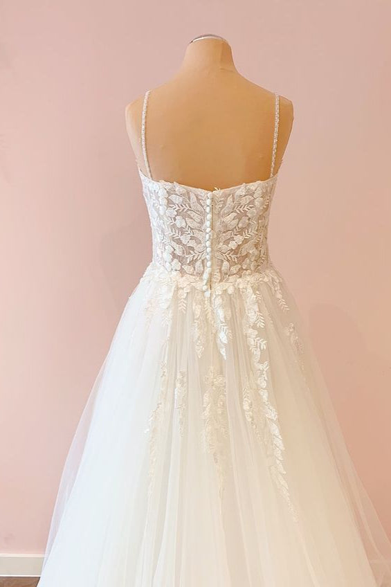 Spaghetti-Straps V-Neck Tulle Wedding Dress With Lace Appliques