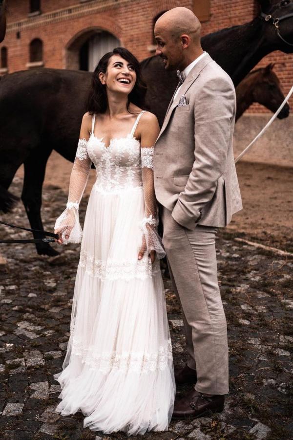 Spaghetti-Straps V-Neck Wedding Dress Boho Lace Long