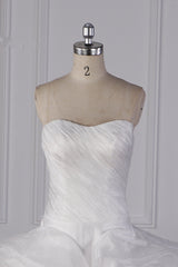 Stylish Organza Strapless White Wedding Dress Ruffles Sleeveless Bridal Gowns On Sale