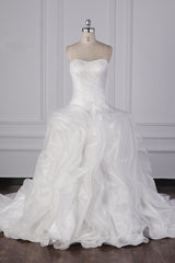 Stylish Organza Strapless White Wedding Dress Ruffles Sleeveless Bridal Gowns On Sale