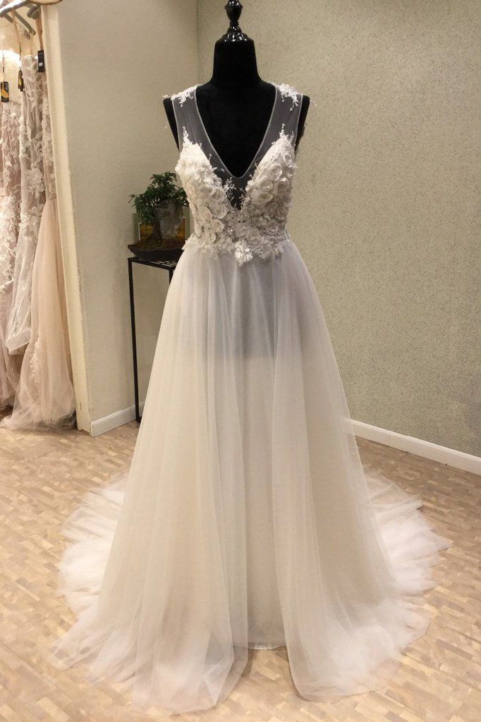 Stylish V-Neck Straps Tulle Wedding Dress Ruffles Appliques Bridal Gowns with Flowers On Sale