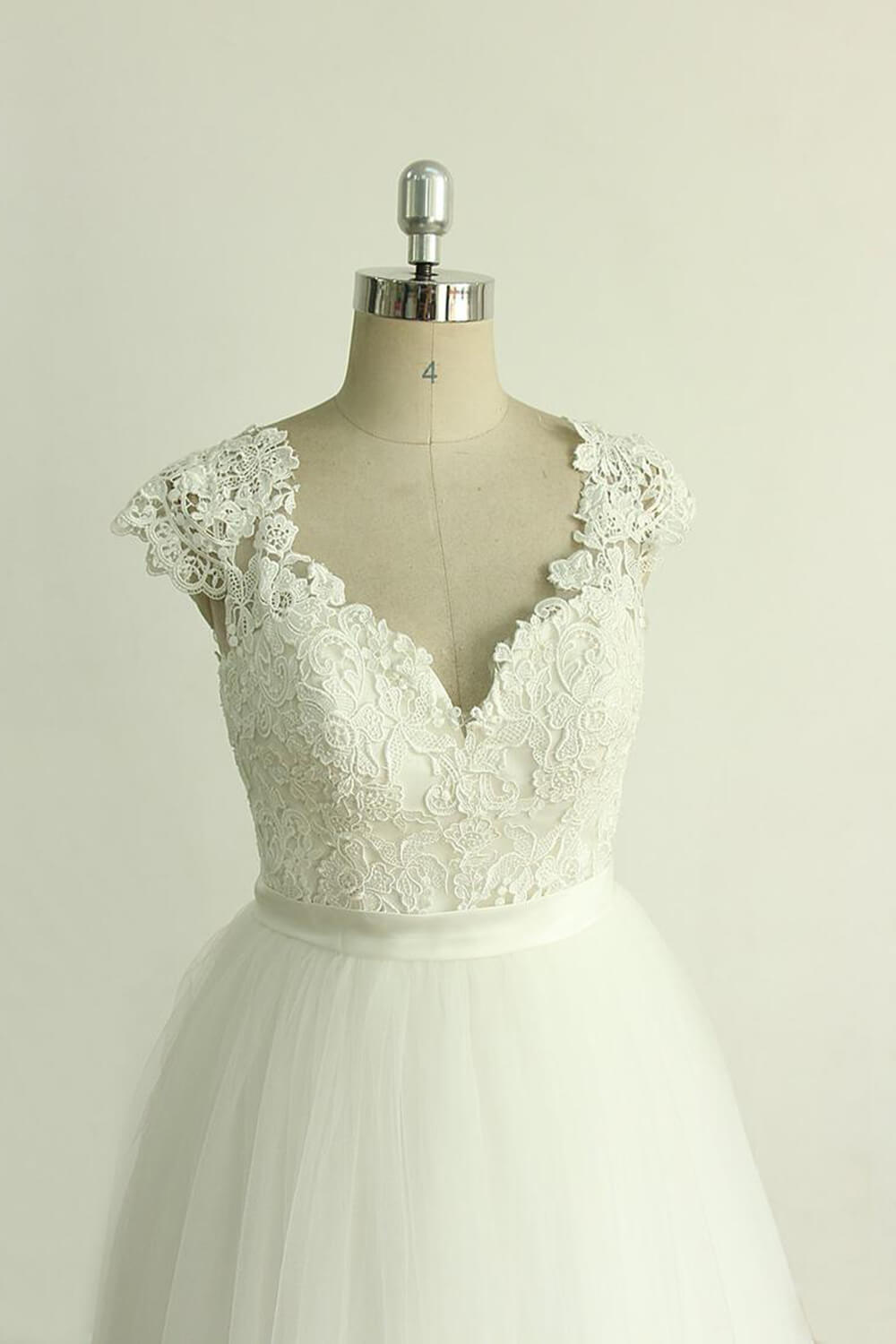 Stylish White Tulle Lace Wedding Dress Appliques A-line Ruffles Bridal Gowns On Sale