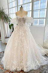 Sweetheart A-Line Lace Wedding Dress With Appliques