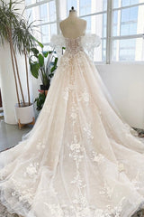 Sweetheart A-Line Lace Wedding Dress With Appliques