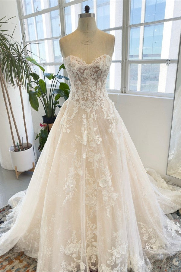 Sweetheart A-Line Lace Wedding Dress With Appliques