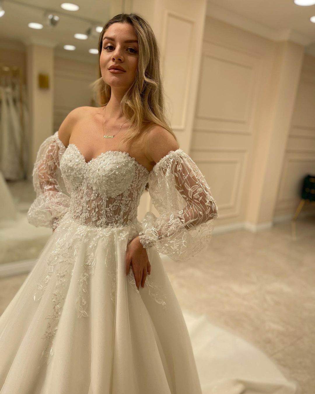 Sweetheart Lace Wedding Dress Detachable Sleeves