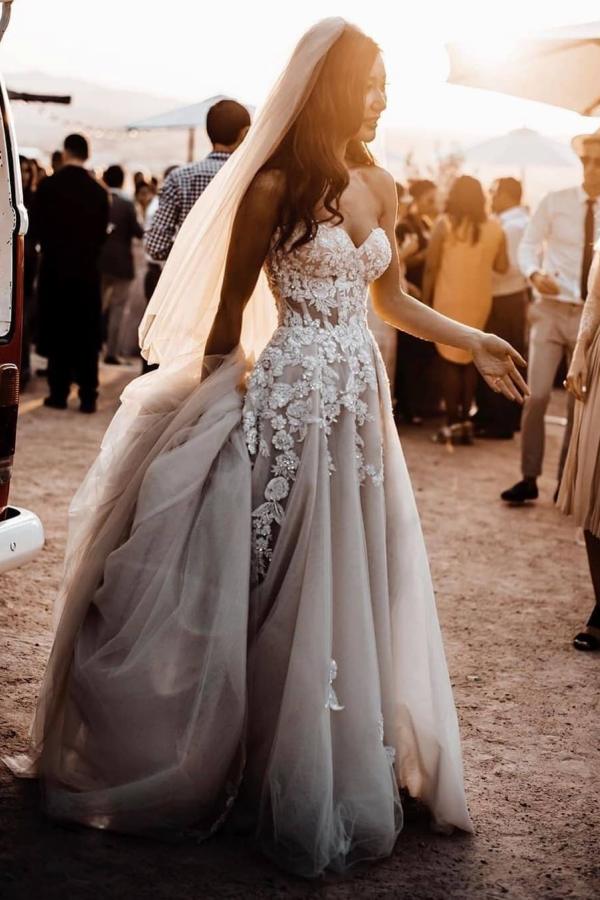 Sweetheart Long Wedding Dress With Lace Appliques