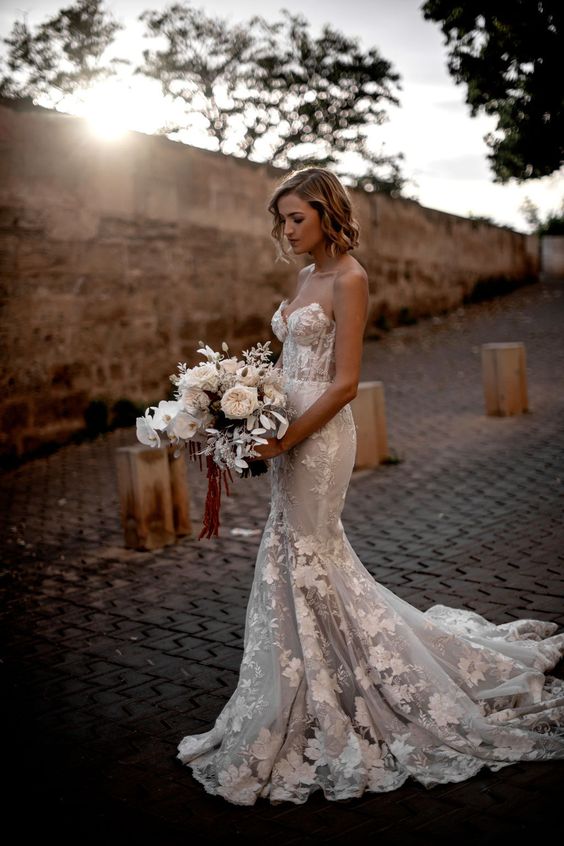 Sweetheart Mermaid Wedding Dress With Lace Appliques