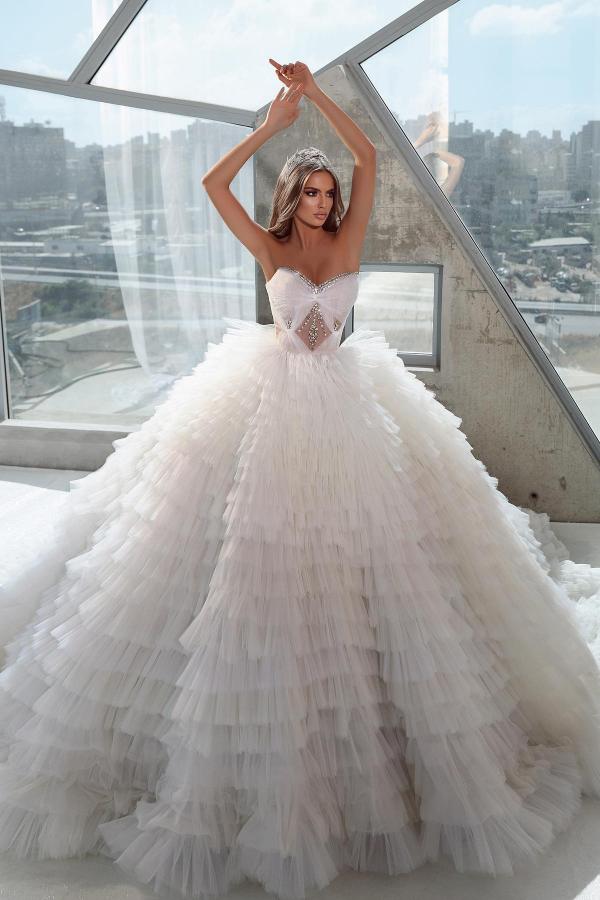 Sweetheart Sleeveless Ball Gown Wedding Dress Tulle Ruffles With Crystal