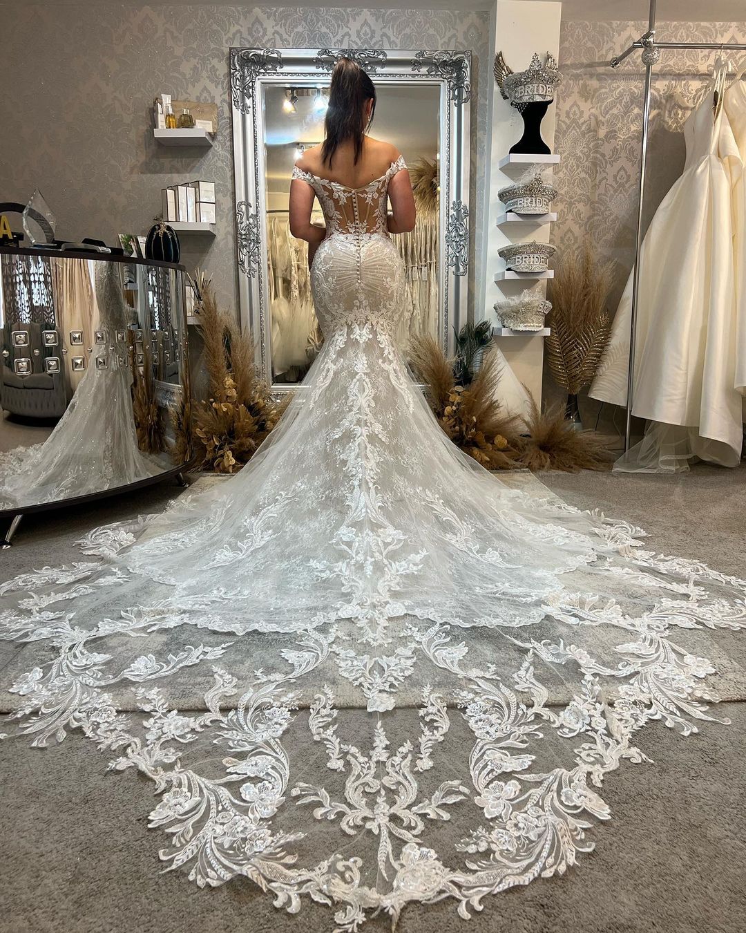 Sexy Floor Length Off-The-Shoulder Sleeveless Mermaid Lace Wedding Dress with Cathedral Train