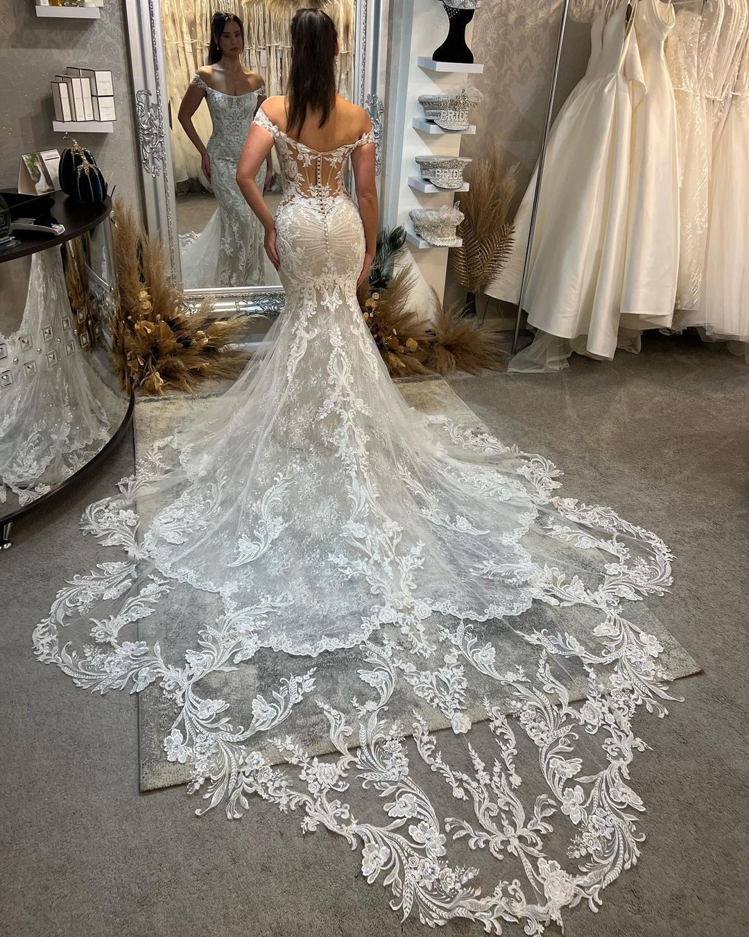 Sexy Floor Length Off-The-Shoulder Sleeveless Mermaid Lace Wedding Dress with Cathedral Train