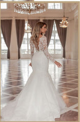 Contemporary Long Sleeves V-Neck Mermaid Bridal Dress with Chapel Train