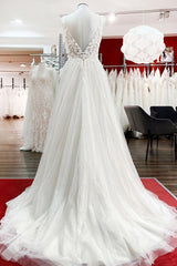 Tulle Lace V Neck White Ruffles Wedding Dresses With Lace