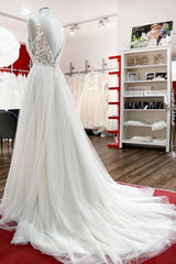 Tulle Lace V Neck White Ruffles Wedding Dresses With Lace