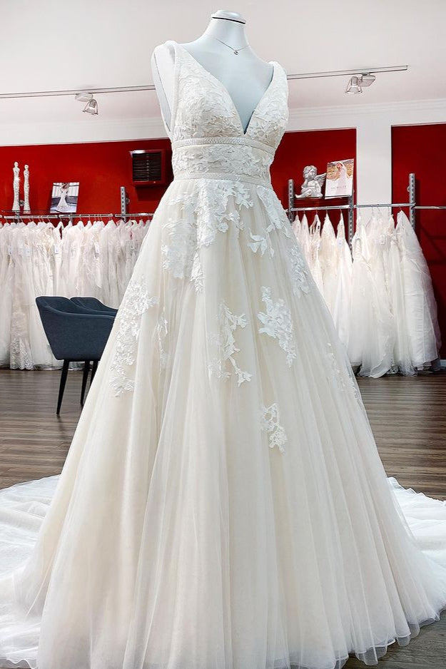 Tulle V Neck Sleeveless Ivory A-Line Wedding Dresses With Lace Long