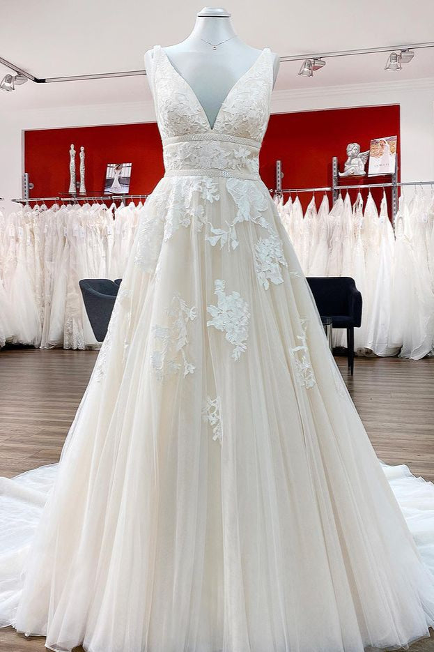 Tulle V Neck Sleeveless Ivory A-Line Wedding Dresses With Lace Long