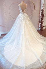 V-Neck Bridal Dress Sleeveless Tulle With Lace Appliques