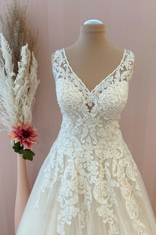 V-Neck Lace Bridal Gown Sleeveless With Lace Appliques