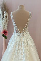 V-Neck Lace Bridal Gown Sleeveless With Lace Appliques