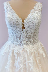 V-Neck Sleeveless Ball Gown Wedding Dress Lace Appliques