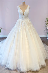 V-Neck Sleeveless Ball Gown Wedding Dress Lace Appliques