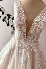 V-Neck Sleeveless Tulle Wedding Dress A-Line