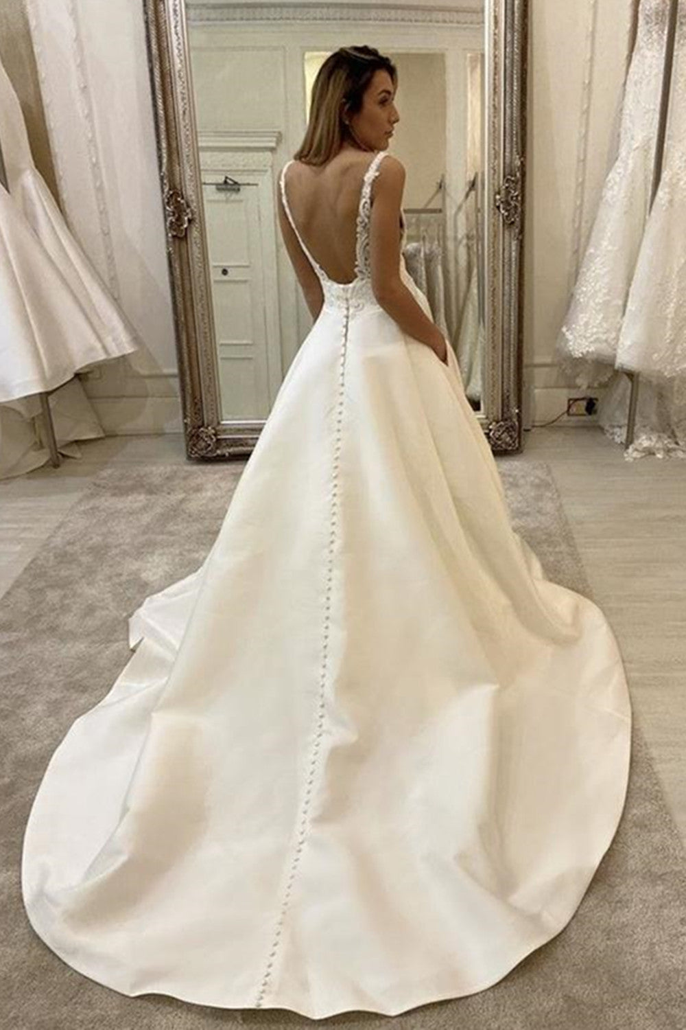 V-Neck Sleeveless Wedding Dress Ivory Lace Bridal Gowns