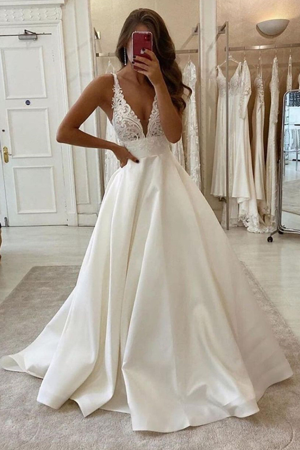 V-Neck Sleeveless Wedding Dress Ivory Lace Bridal Gowns