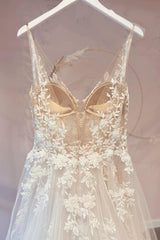 V-Neck Sleeveless Wedding Dress Lace Appliques Long