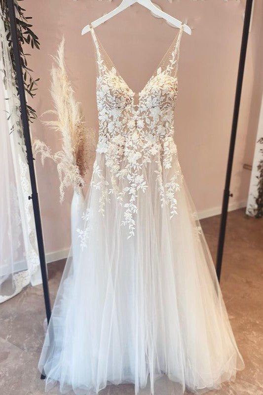 V-Neck Sleeveless Wedding Dress Lace Appliques Long