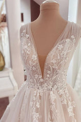 V-Neck Sleeveless Wedding Dress Tulle Lace Appliques