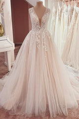 V-Neck Sleeveless Wedding Dress Tulle Lace Appliques