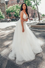 V-Neck Sleeveless Wedding Dress Tulle With Appliques Lace