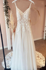 V-Neck Spaghetti-Straps Wedding Dress Lace Appliques Online