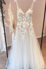 V-Neck Wedding Dress Sleeveless Tulle With Lace Appliques