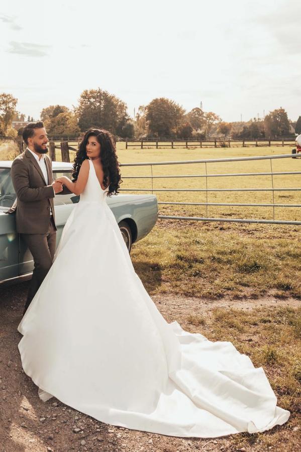 White Sleeveless Wedding Dress Mermaid Long With Slit