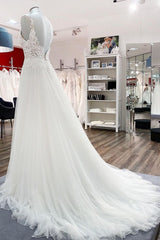 Women Tulle V Neck Sleeveless Ruffles Wedding Dresses With Lace