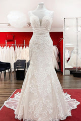 Wonderful Sleeveless Tulle Ivory Lace Backless Mermaid Wedding Dresses